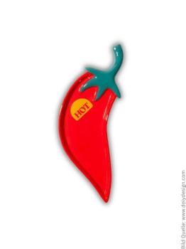 Rote Chili Löffelablage aus Keramik für Kochlöffel auf weißem Hintergrund.