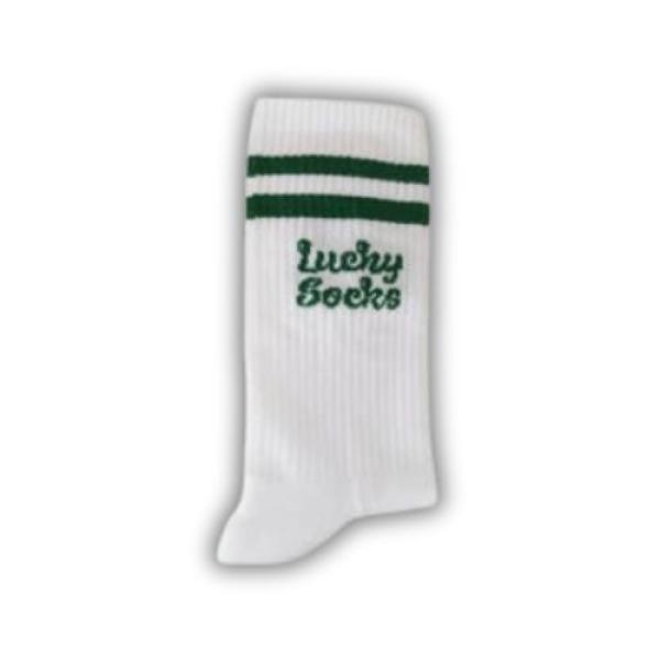 Weiße Pegada Lucky Socks mit grünem Kleeblatt-Motiv und schwarzem Schriftzug.