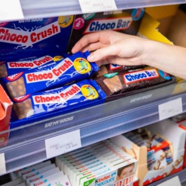 Nachhaltig verpackte Choco Bar Socken als witziges Accessoire