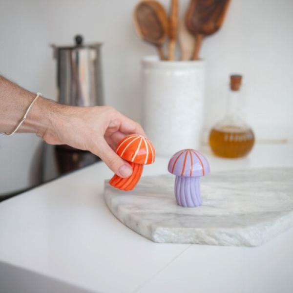 keramik salz und pfefferstreuer im maritim design im quallenoptik